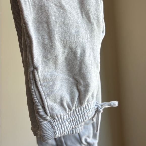 TNA Women’s Cozy FLEECE BOYFRIEND SWEATPANT Heather Cloud White - Picture 3 of 7